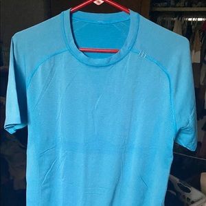 Men’s size Medium Lululemon Metal Vent Tech Shirt